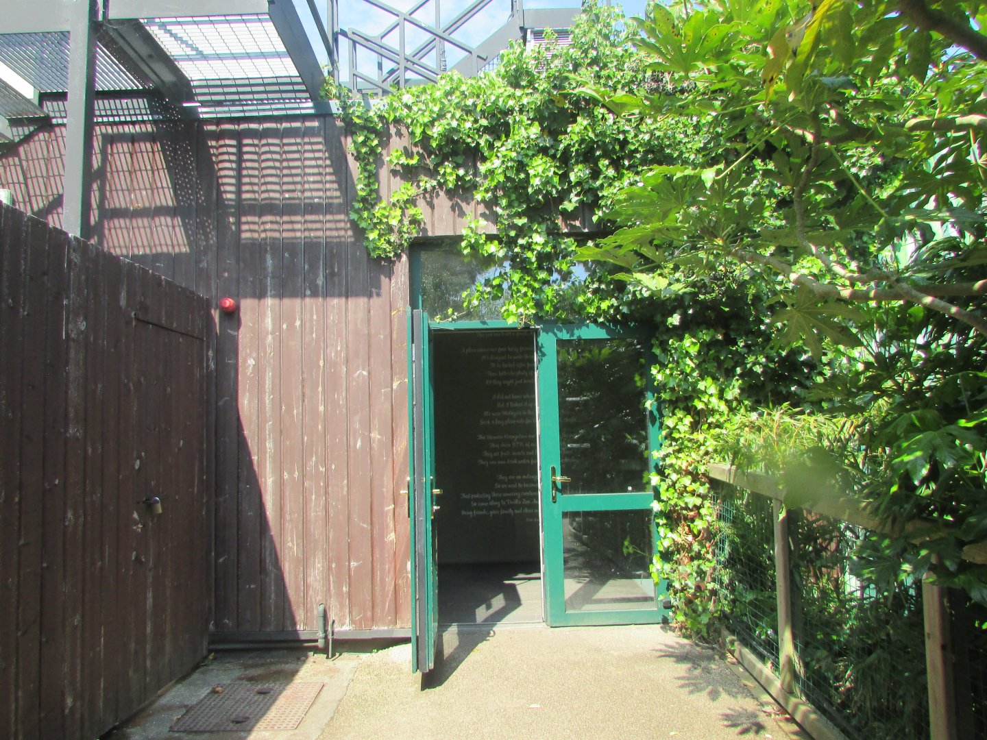 Dublin zoo - Orangutan forest: entrance to the indoor quarters