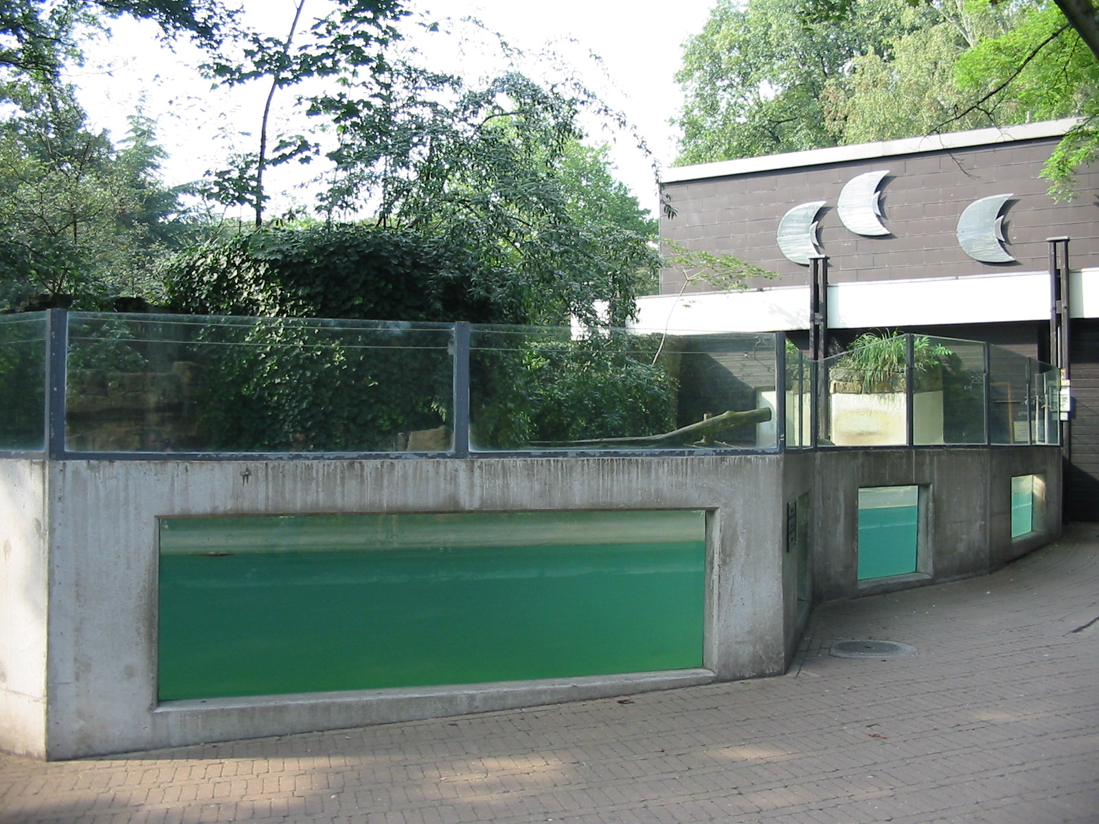 Duisburg Zoo 2004 - Front of Giant Otter exhibit
