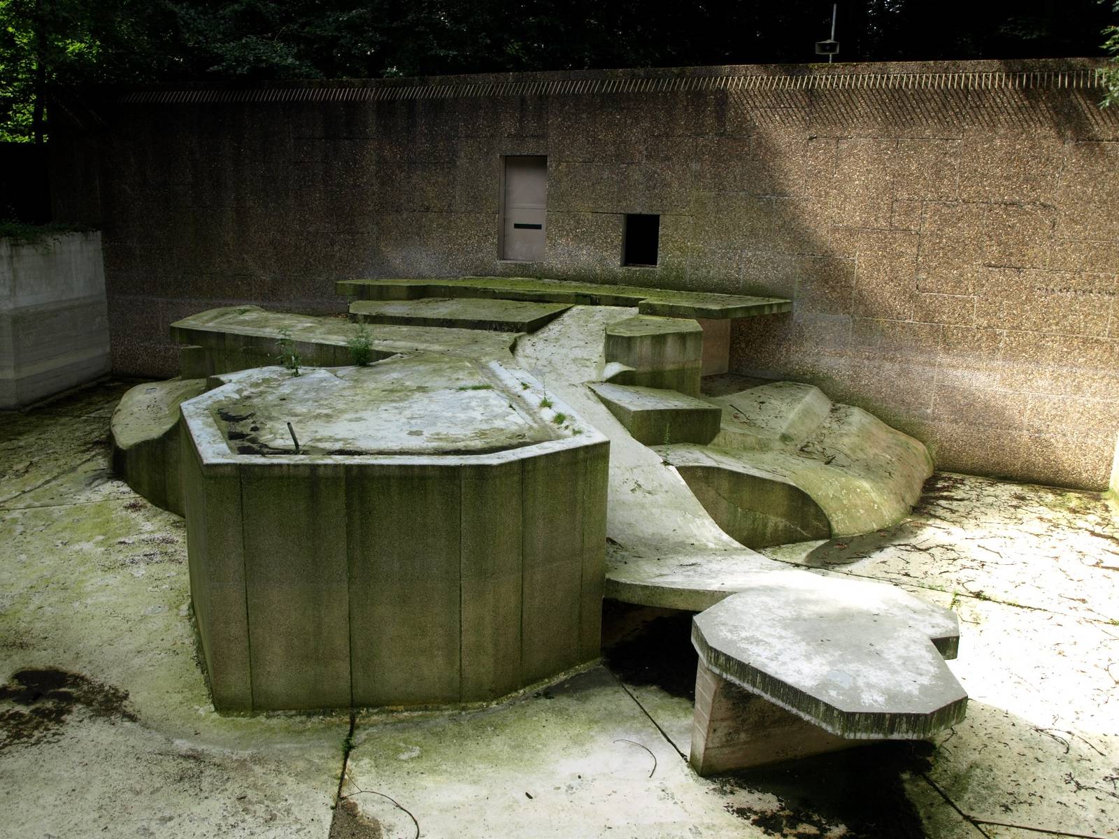 Duisburg Zoo - Former polar bear exhibit
