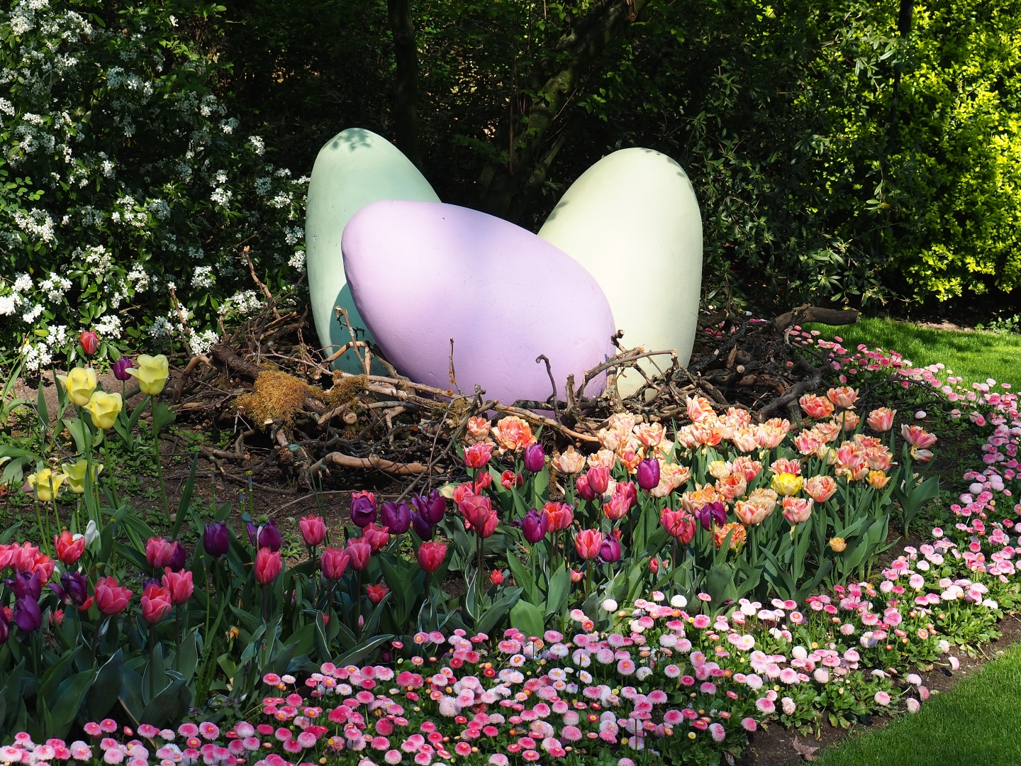 Easter decoration - Giant Easter eggs and flowers, 2019-04-20