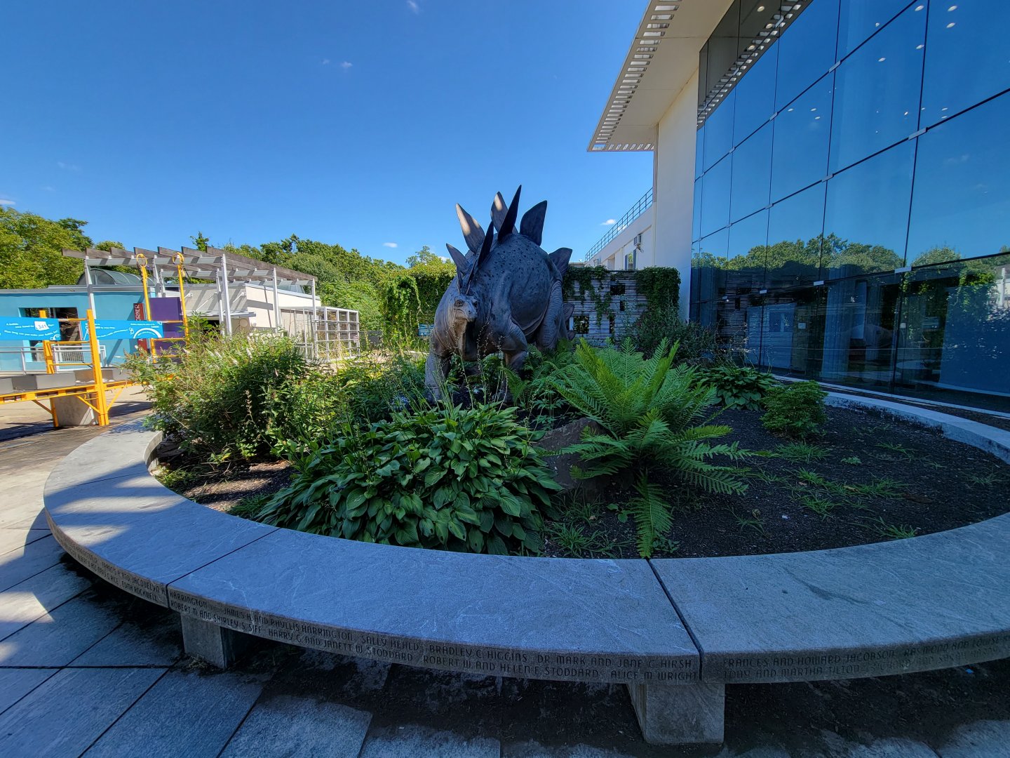 Ecotarium - Statue outside ground/first floor of building