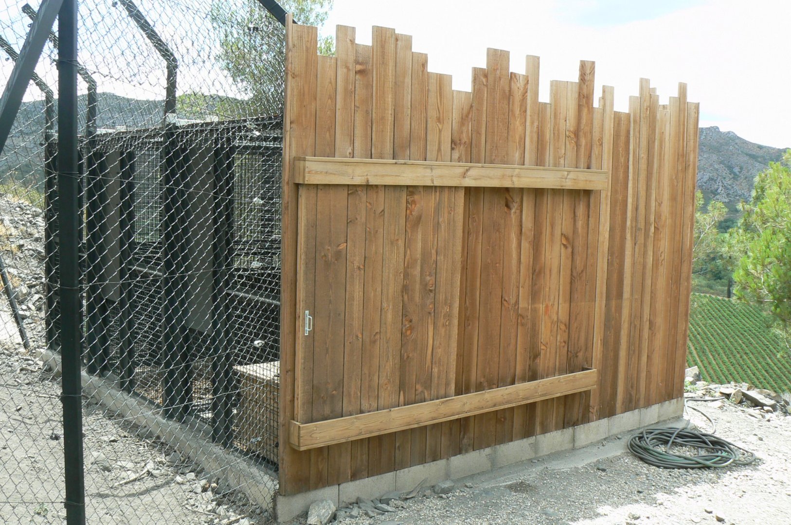 Ecozonia - Chinese dholes separation rooms