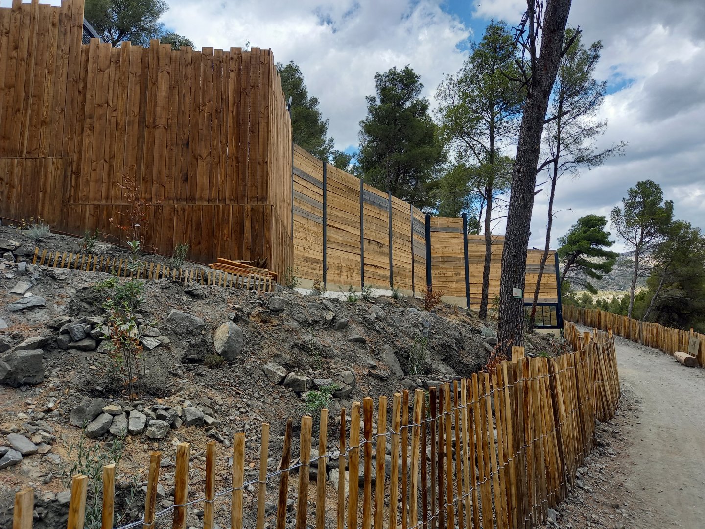 Ecozonia - European brown bears and eurasian wolves enclosure