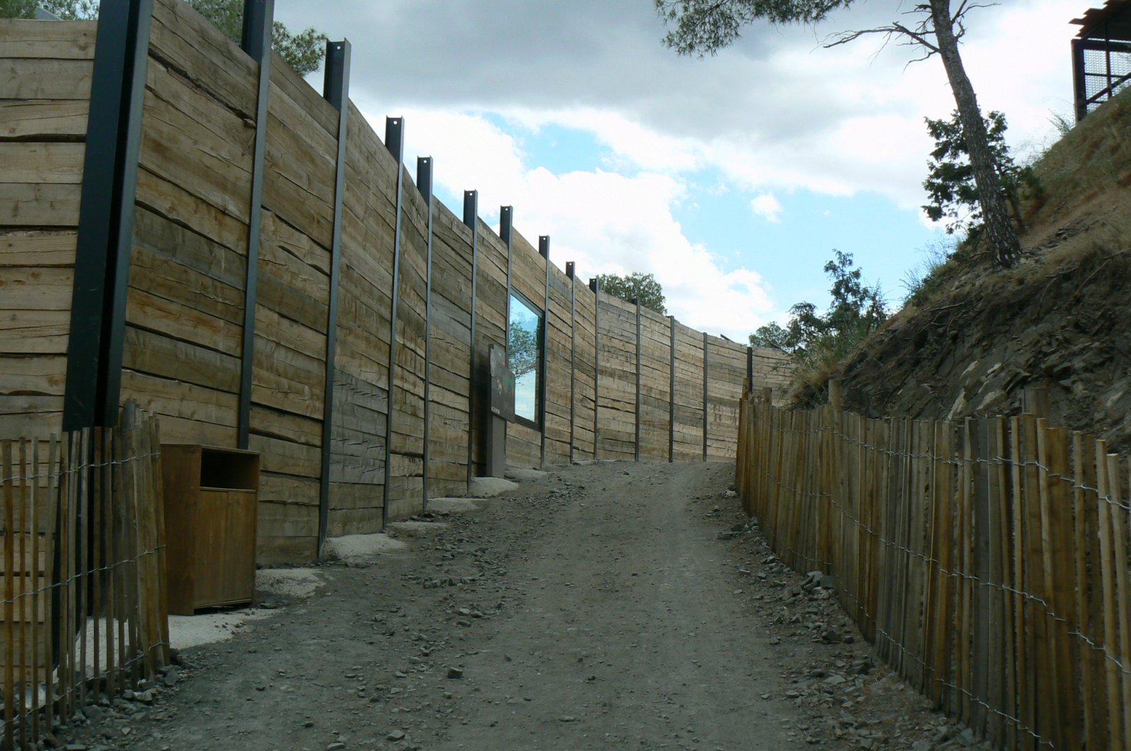 Ecozonia - European brown bears and eurasian wolves enclosure