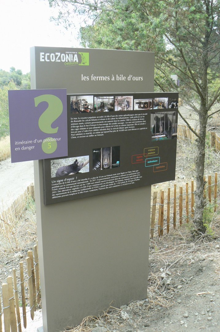 Ecozonia - Information panel on bile bear farming