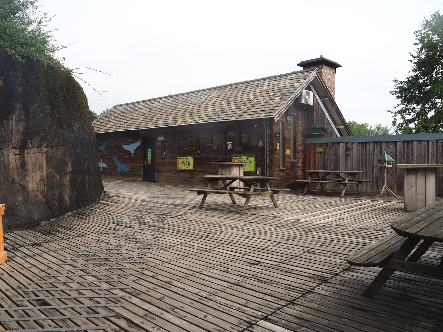 Education room, sitting area and walkway on top of the now former gift shop, 2022-08-20