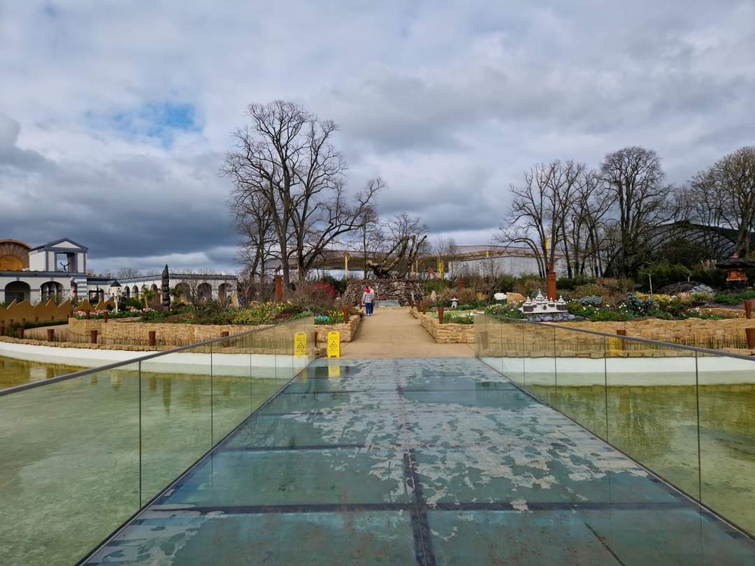 Egg of the World, New Entrance