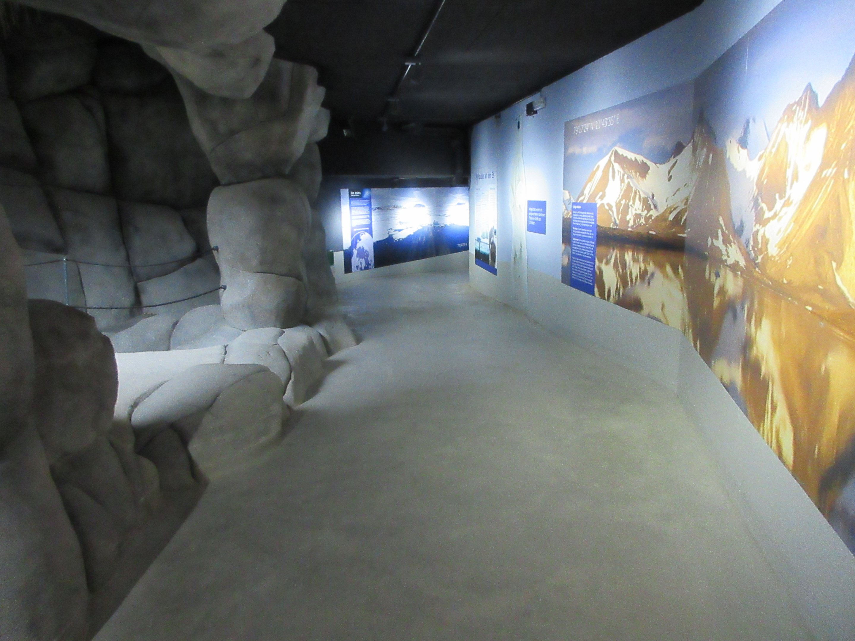 Eismeer - underground viewing area