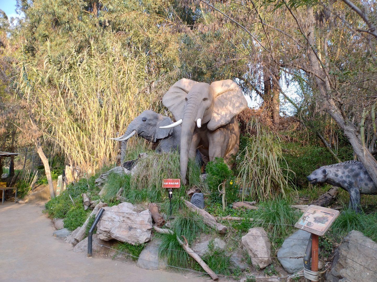 Elephant animatronic - Buin zoo