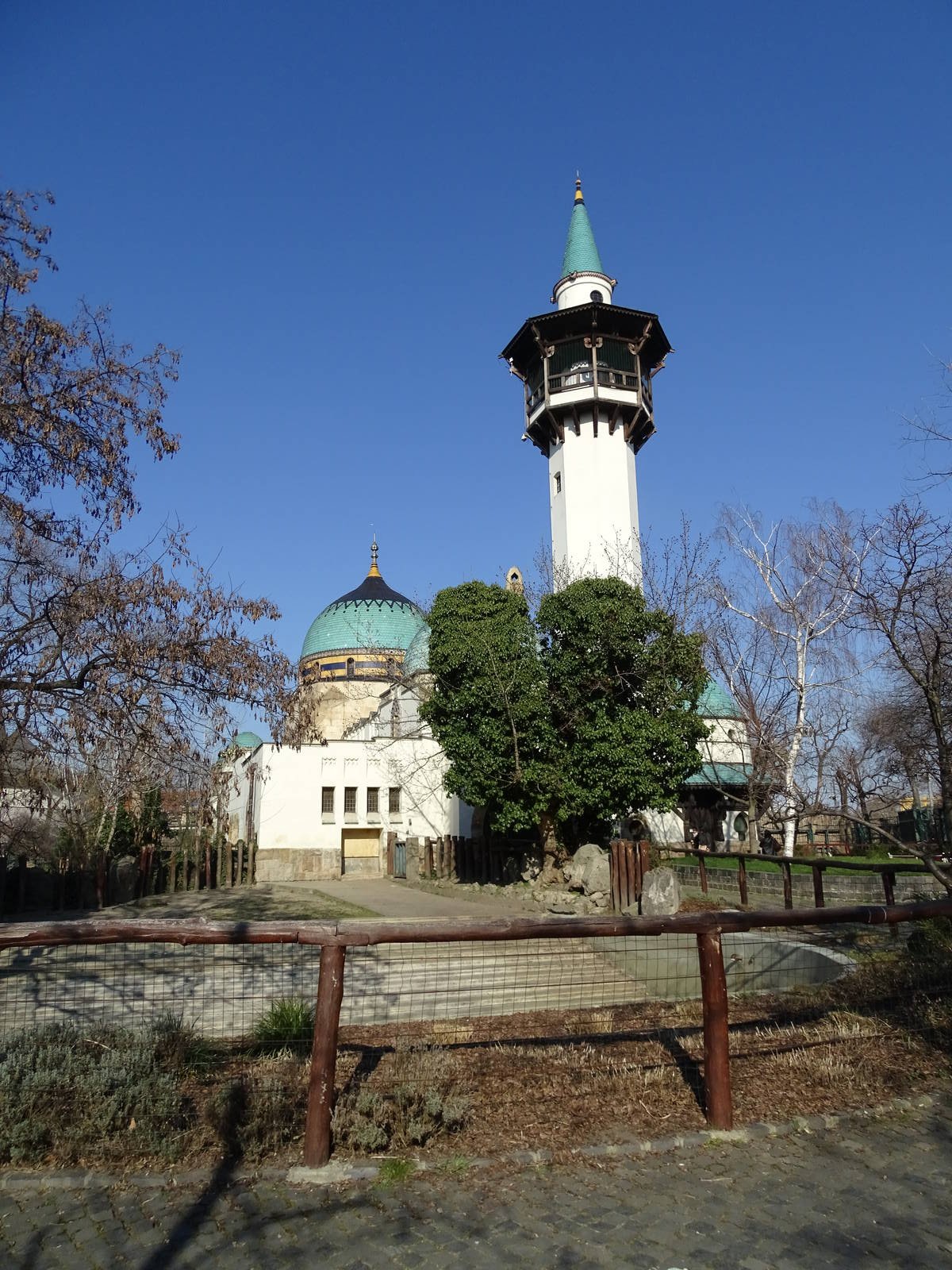 Elephant/hippo house