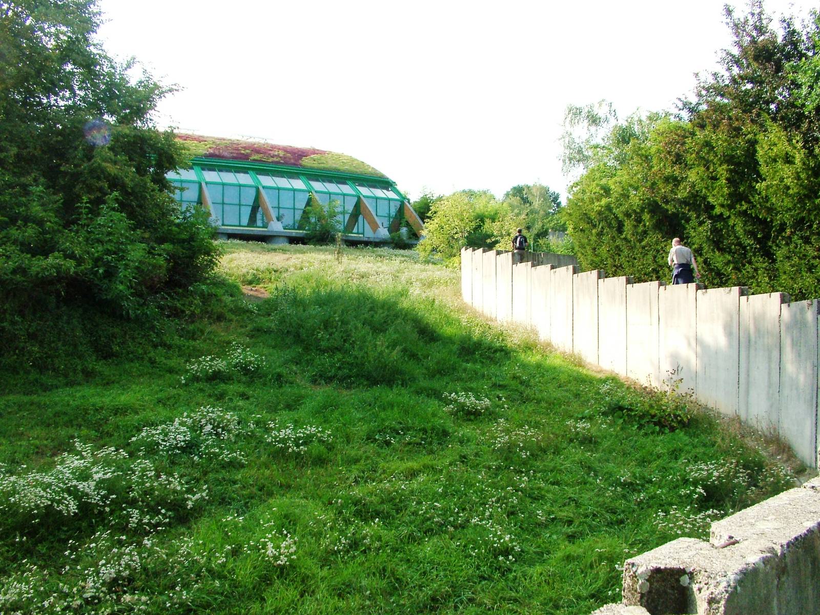 Elephant House Approach at Usti, 29/08/12