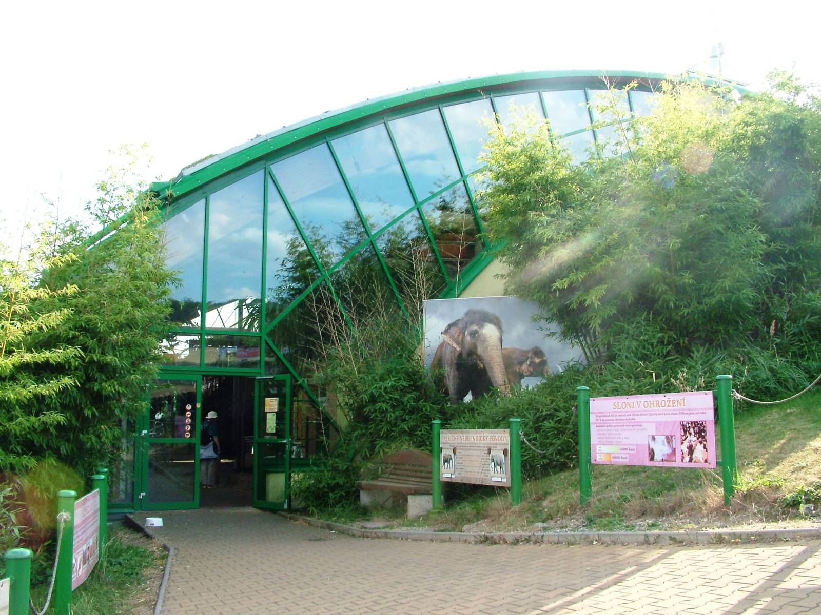 Elephant House at Usti, 29/08/12