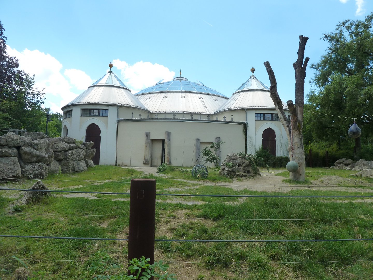 Elephant house - Bull enclosure