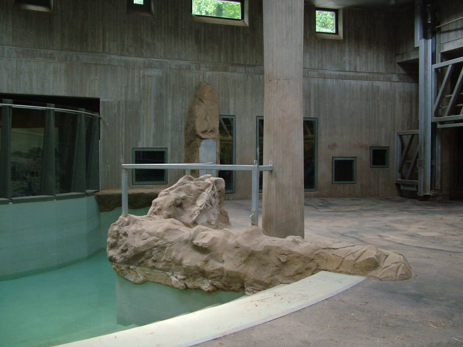 Elephant House Interior at Halle, 04/09/11