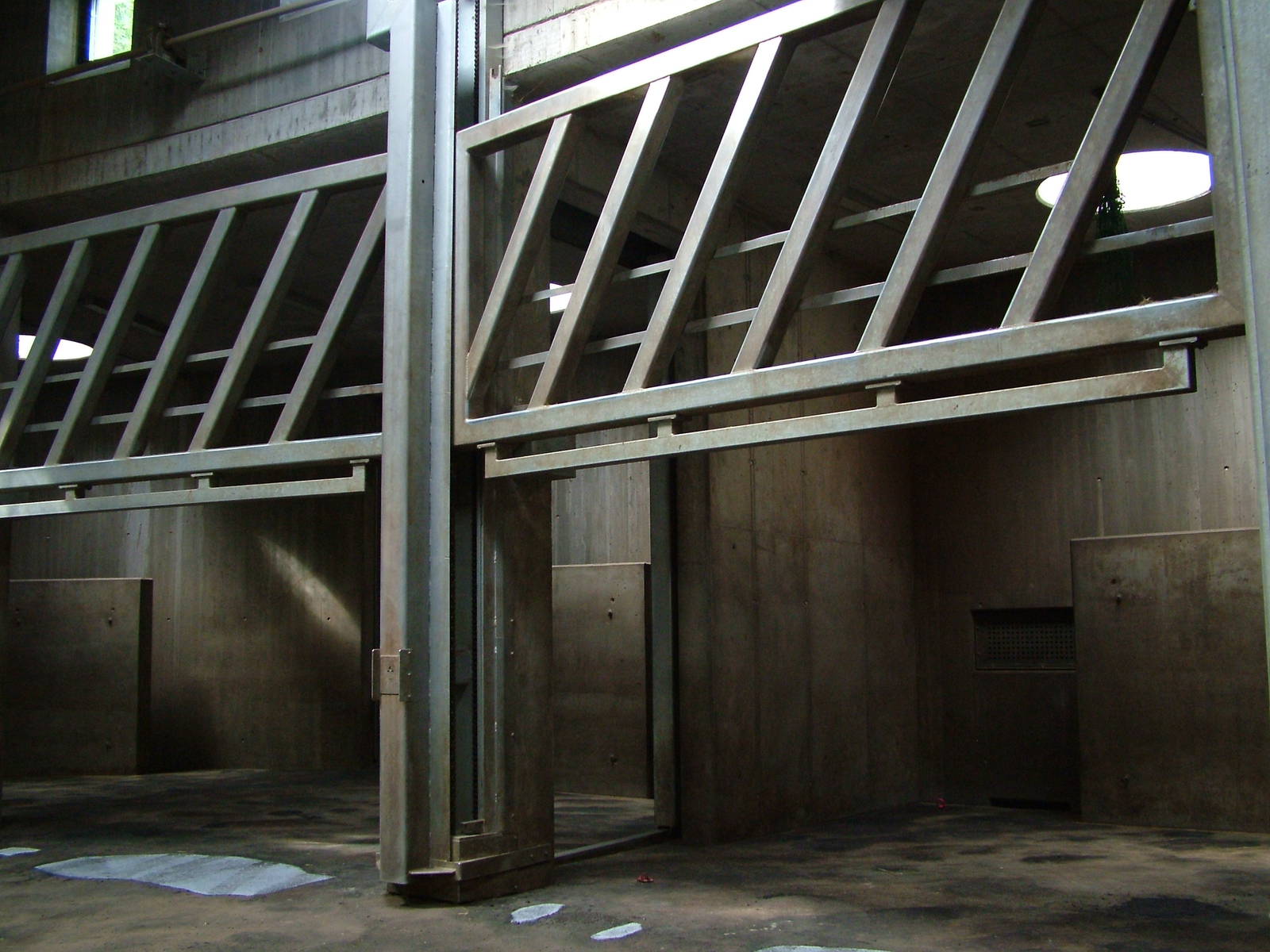 Elephant House Interior at Halle, 04/09/11