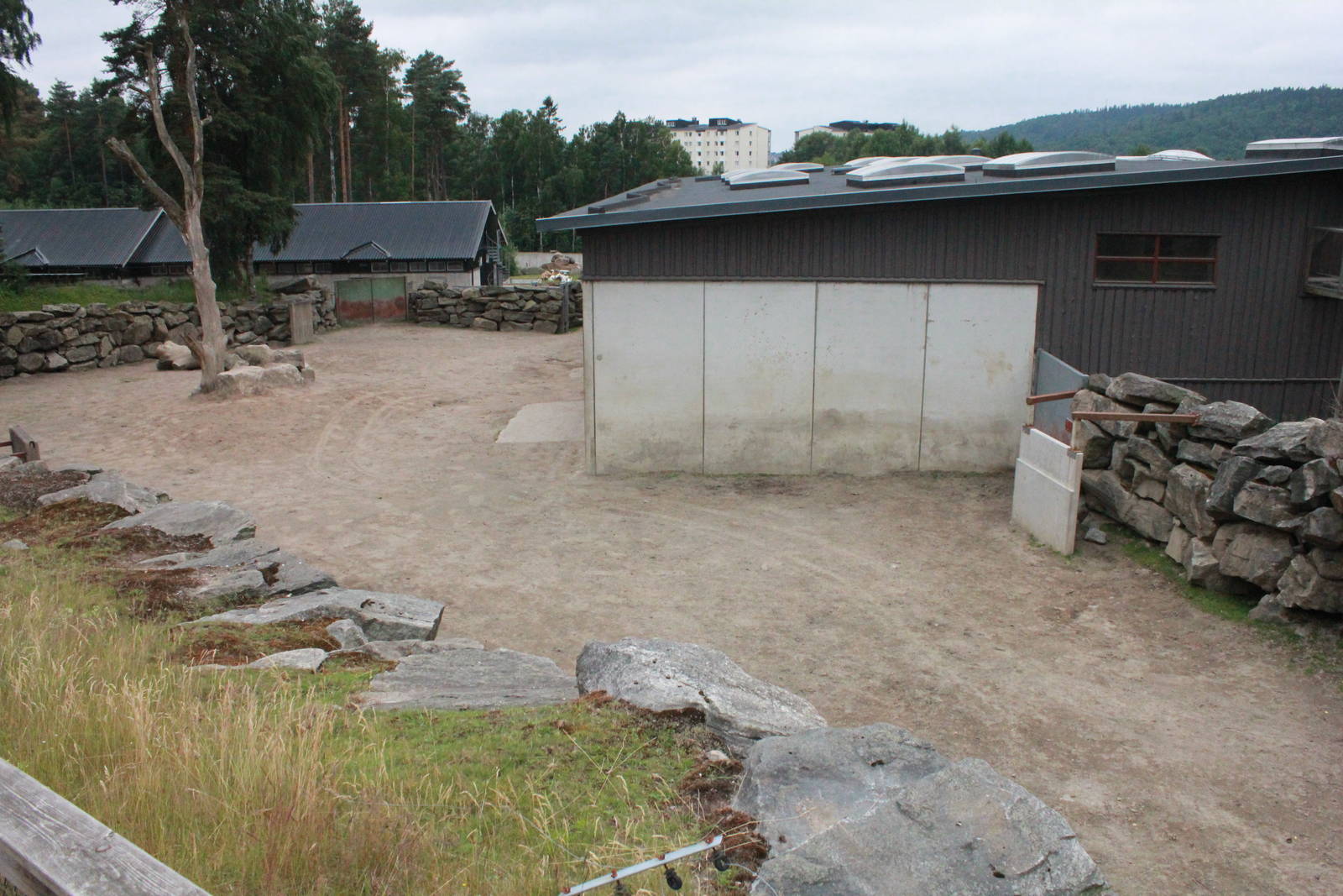 Elephant house - Outside and Rhino house