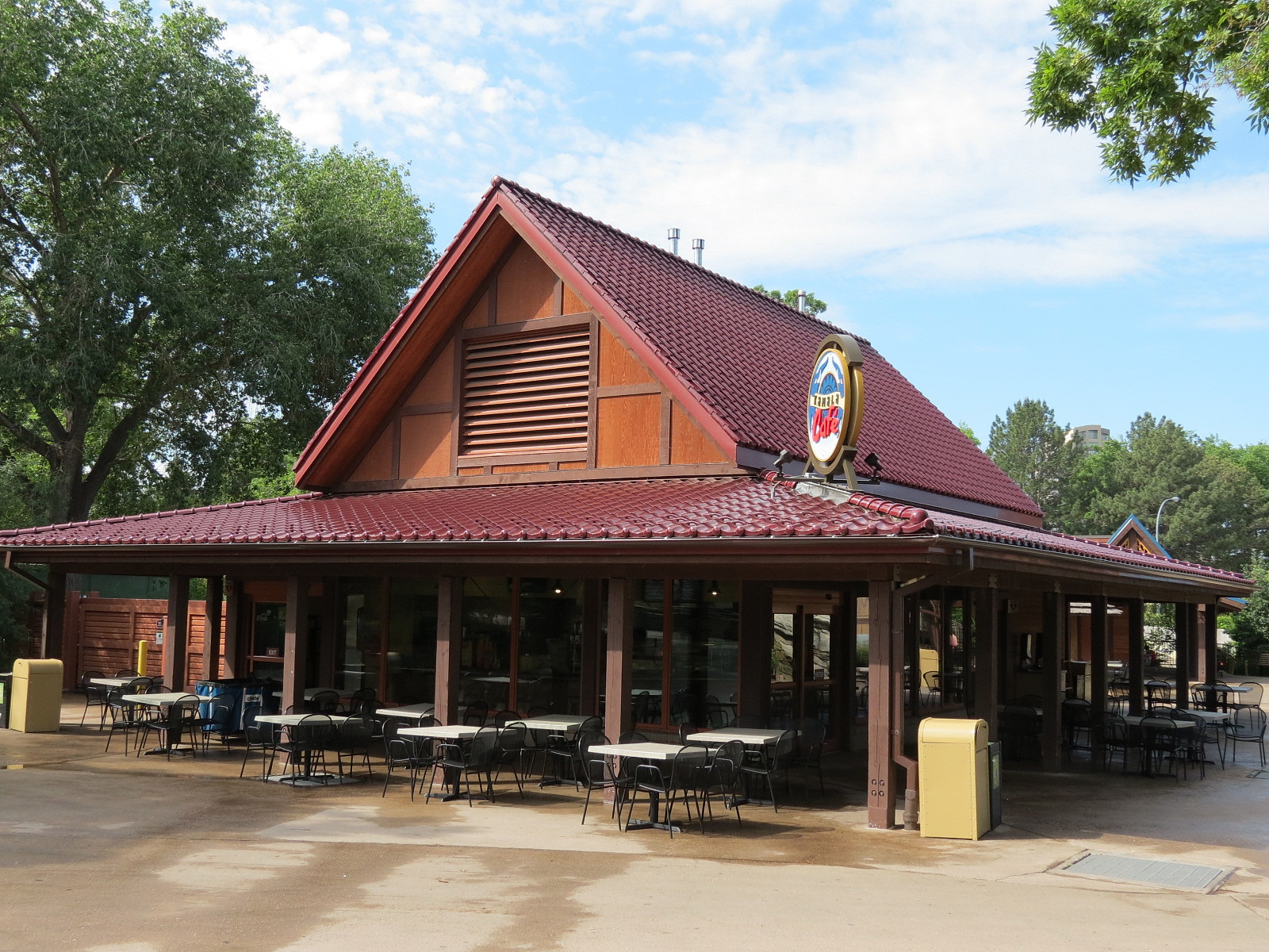 Elephant Passage - Kamala Cafe