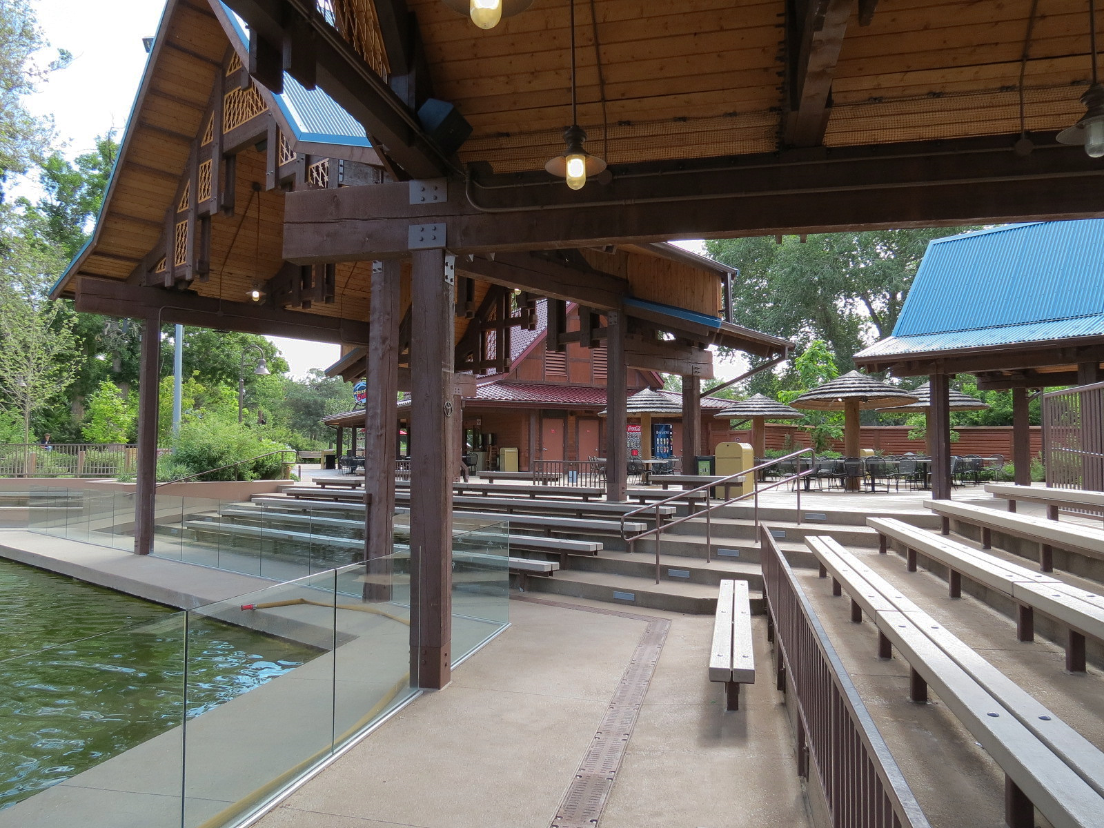 Elephant Passage - Species Rotation Yard With Amphitheater