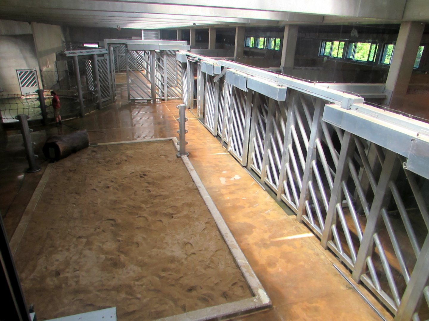Elephant pavilion indoor - July/2017