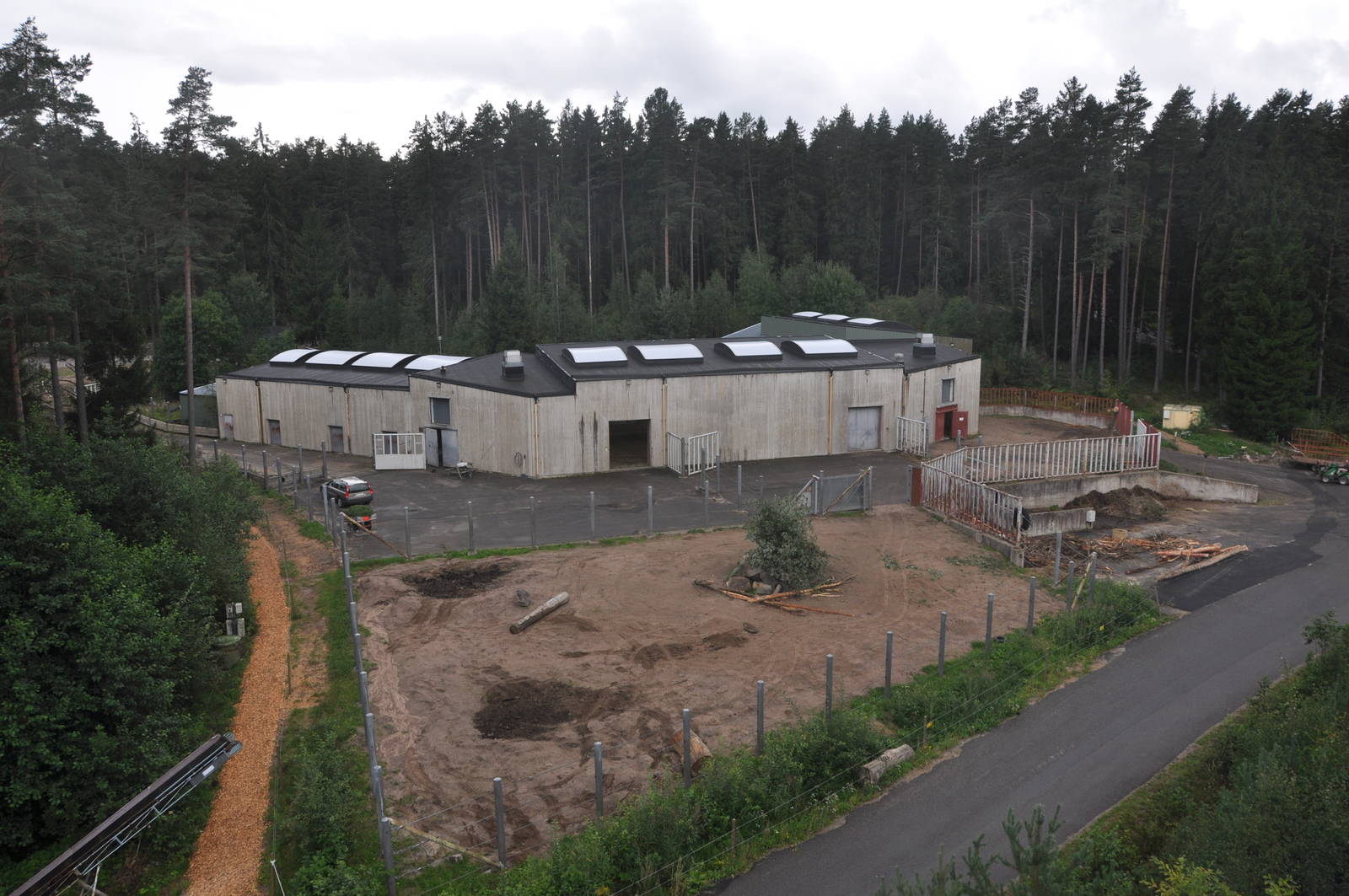 Elephant / Rhino house and off-exhibit enclosure