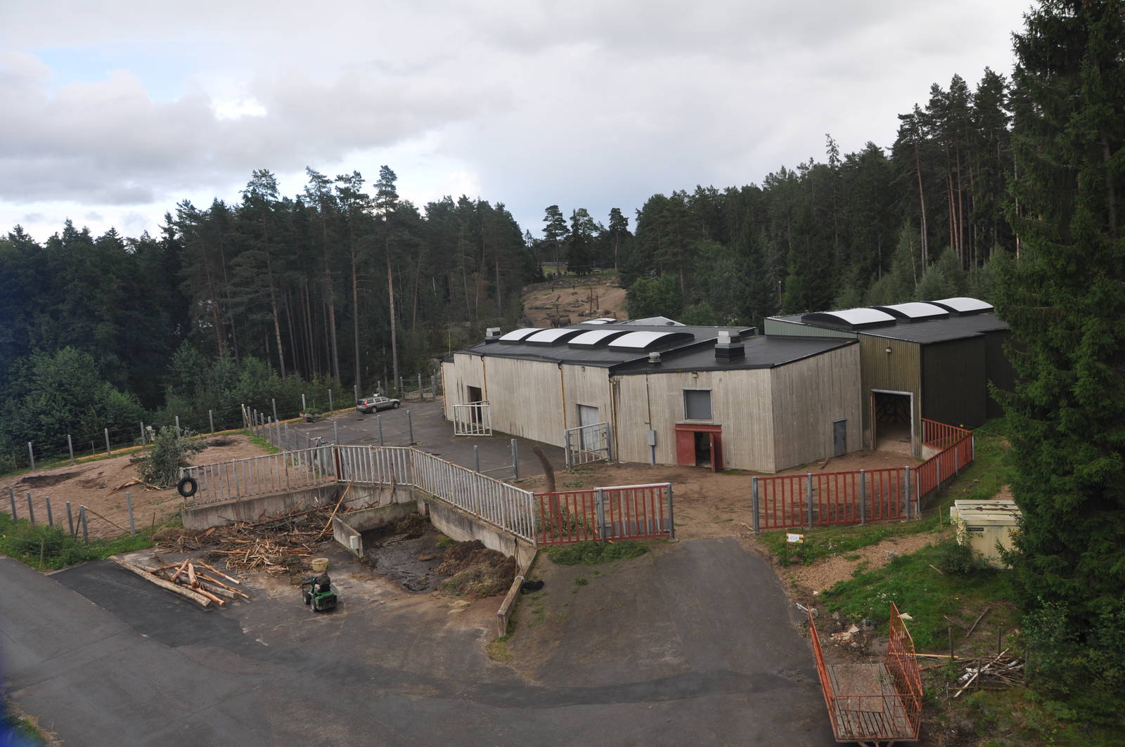 Elephant / Rhino house and off-exhibit enclosure