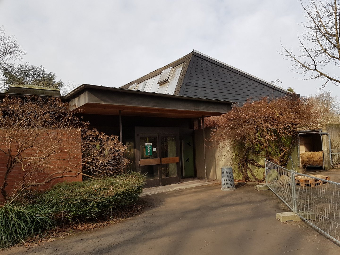 Elephant, rhinos and pygmy hippo house