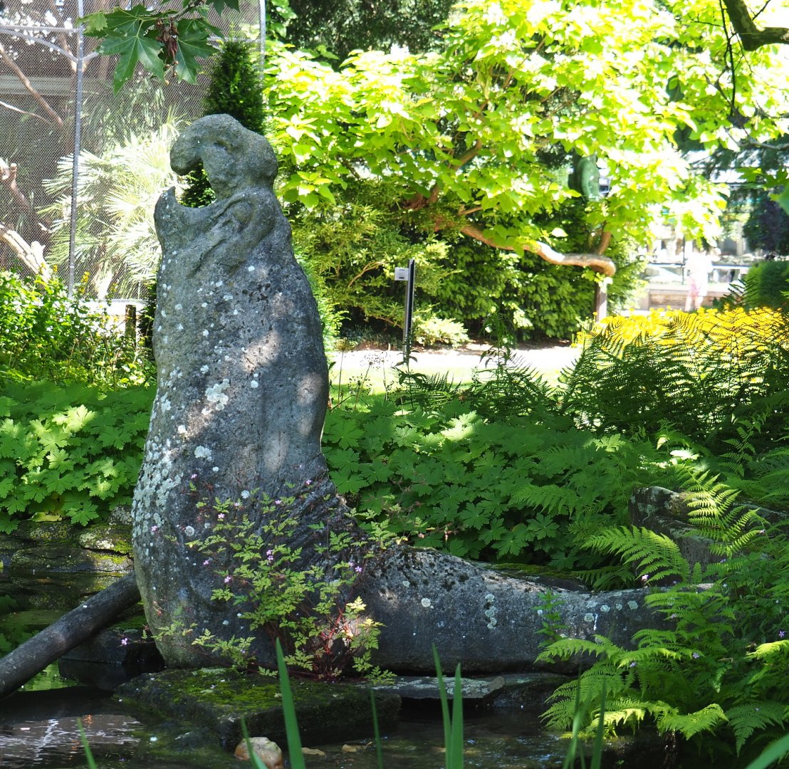 Elephant seal statue, 2021-07-17