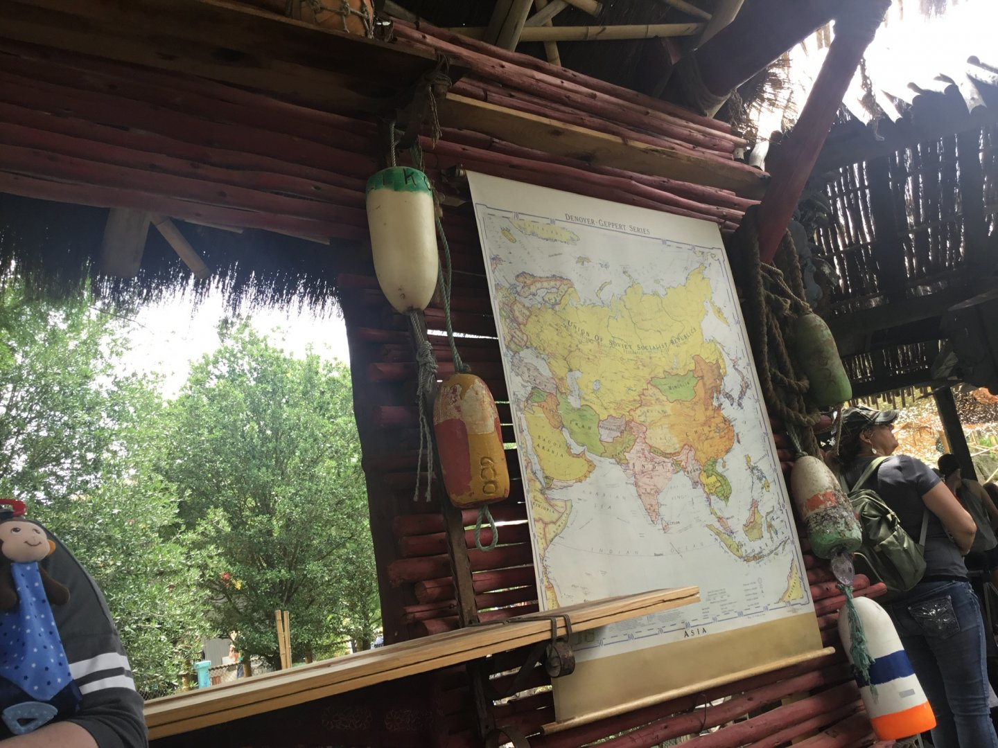 Elephant Springs Viewing Hut Decor