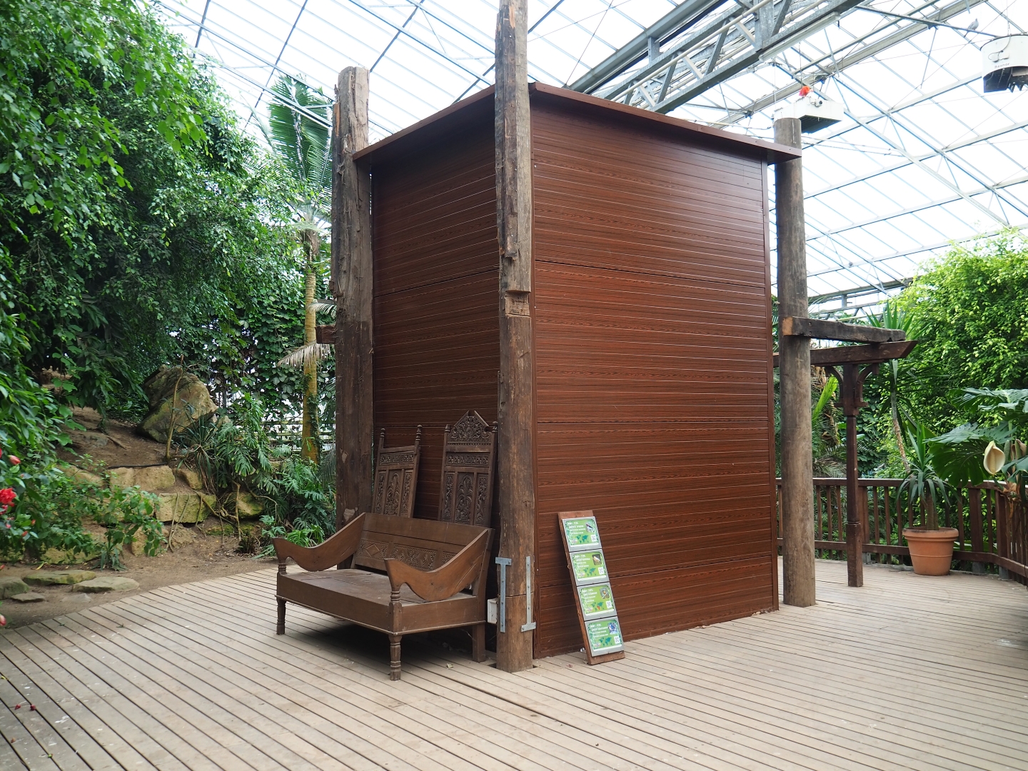 Elevator shack and viewing deck in the Tropical hall (Aug 28th, 2018)