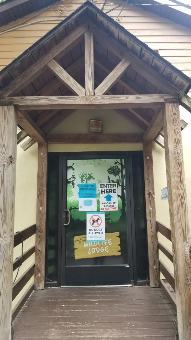 Elmwood Park - entrance to wildlife lodge
