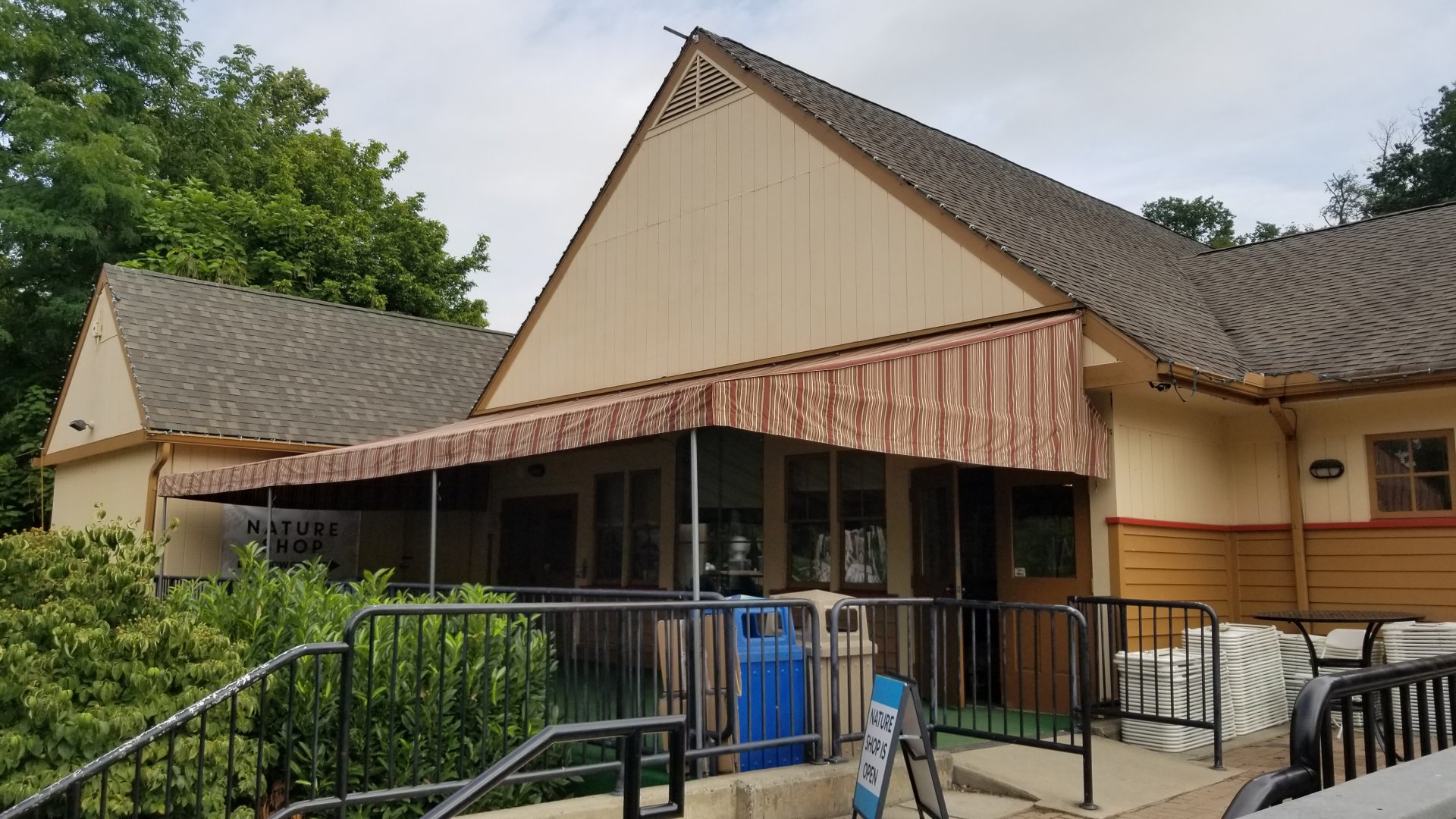 Elmwood Park - Gift shop