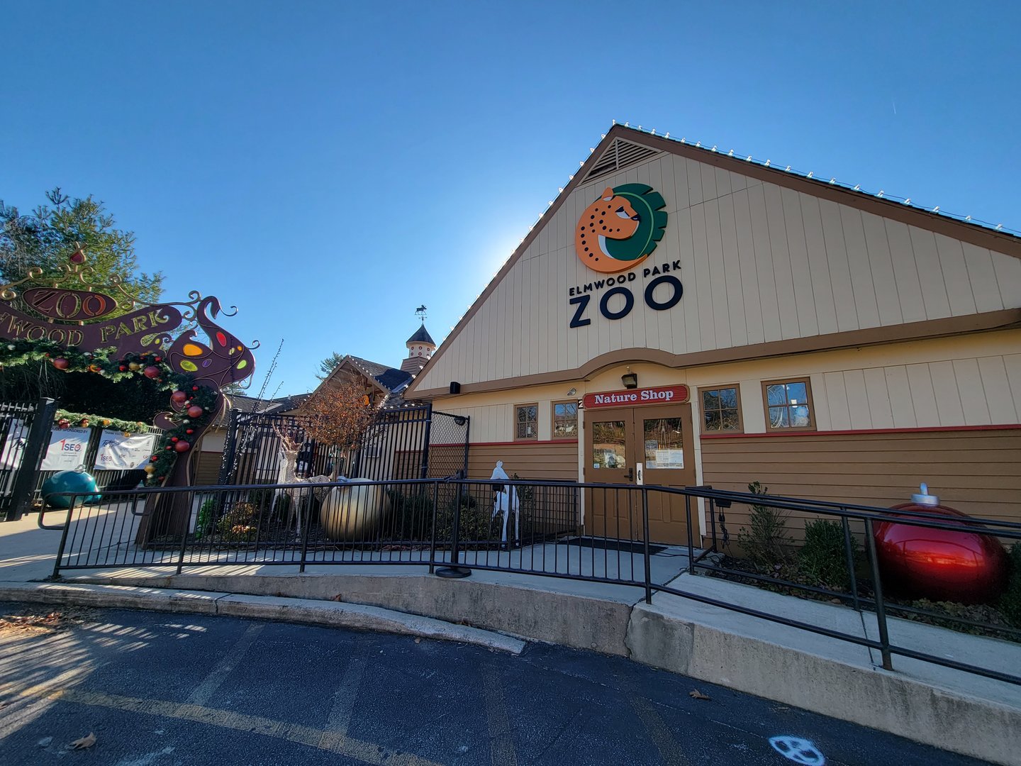 Elmwood Park - Say goodbye to the entrance and nature shop!