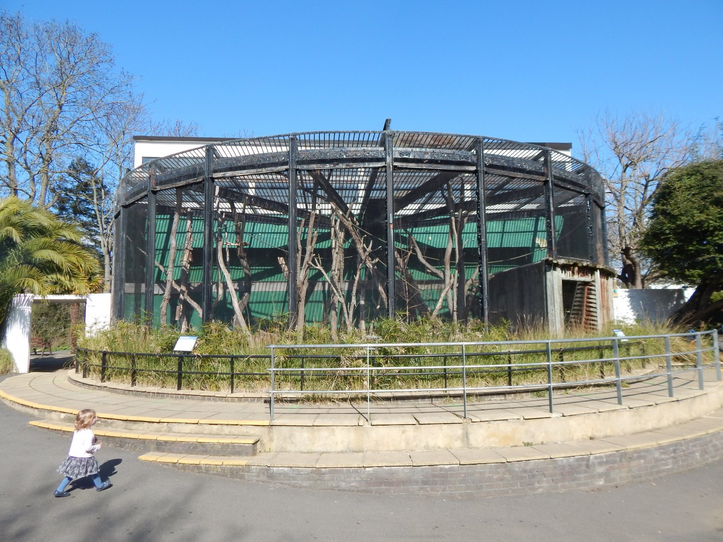 Empty enclosure 180322