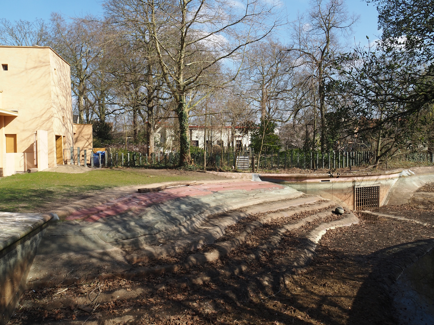 Empty former hippopotamus pool, 2025-03-16