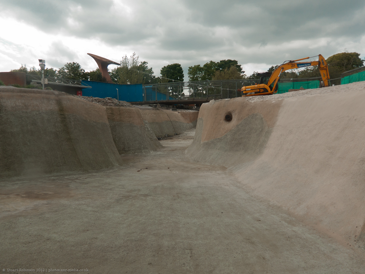 Empty Penguin Pool - 14/06/2012