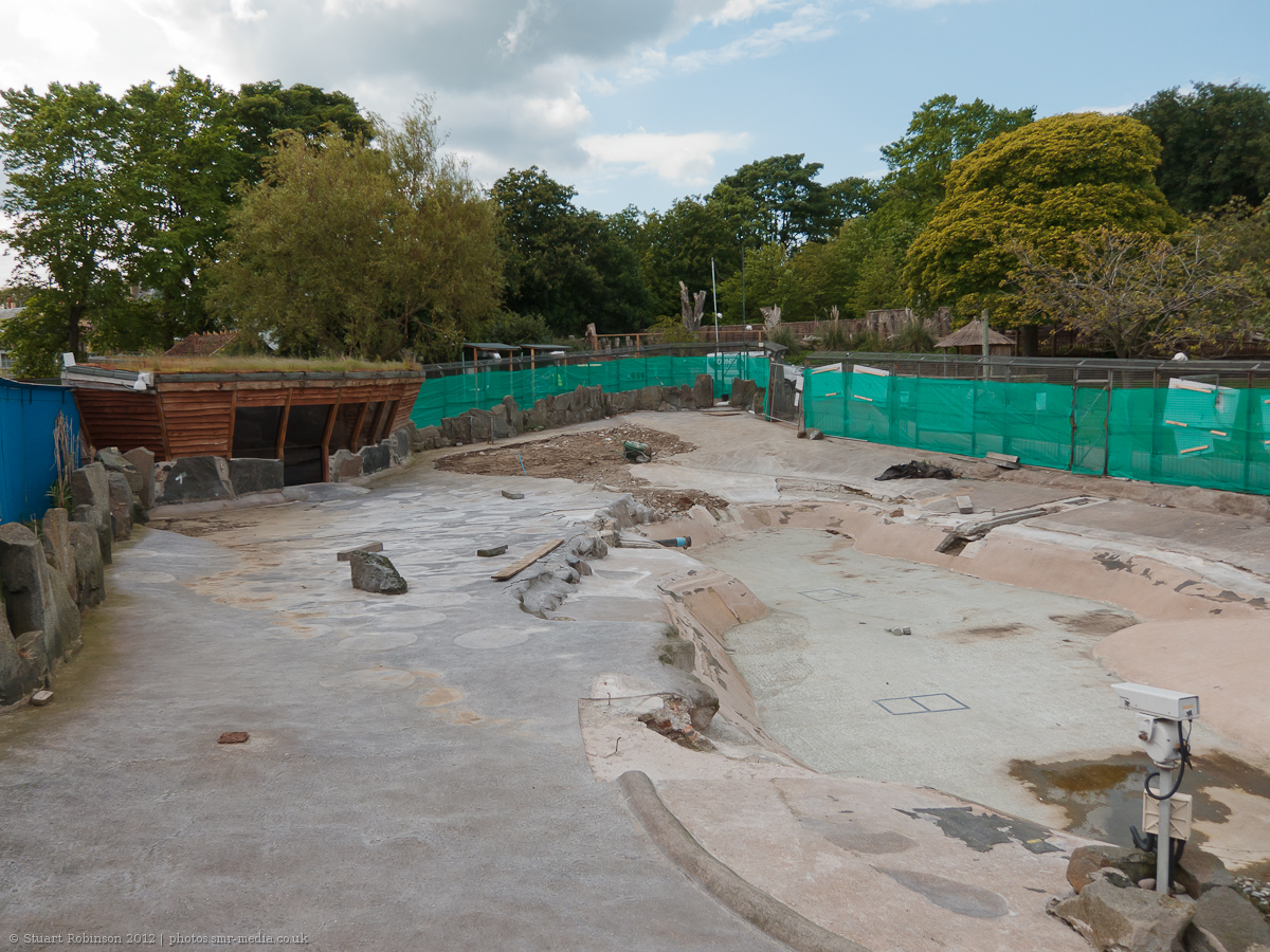 Empty Penguin Pool - 14/06/2012