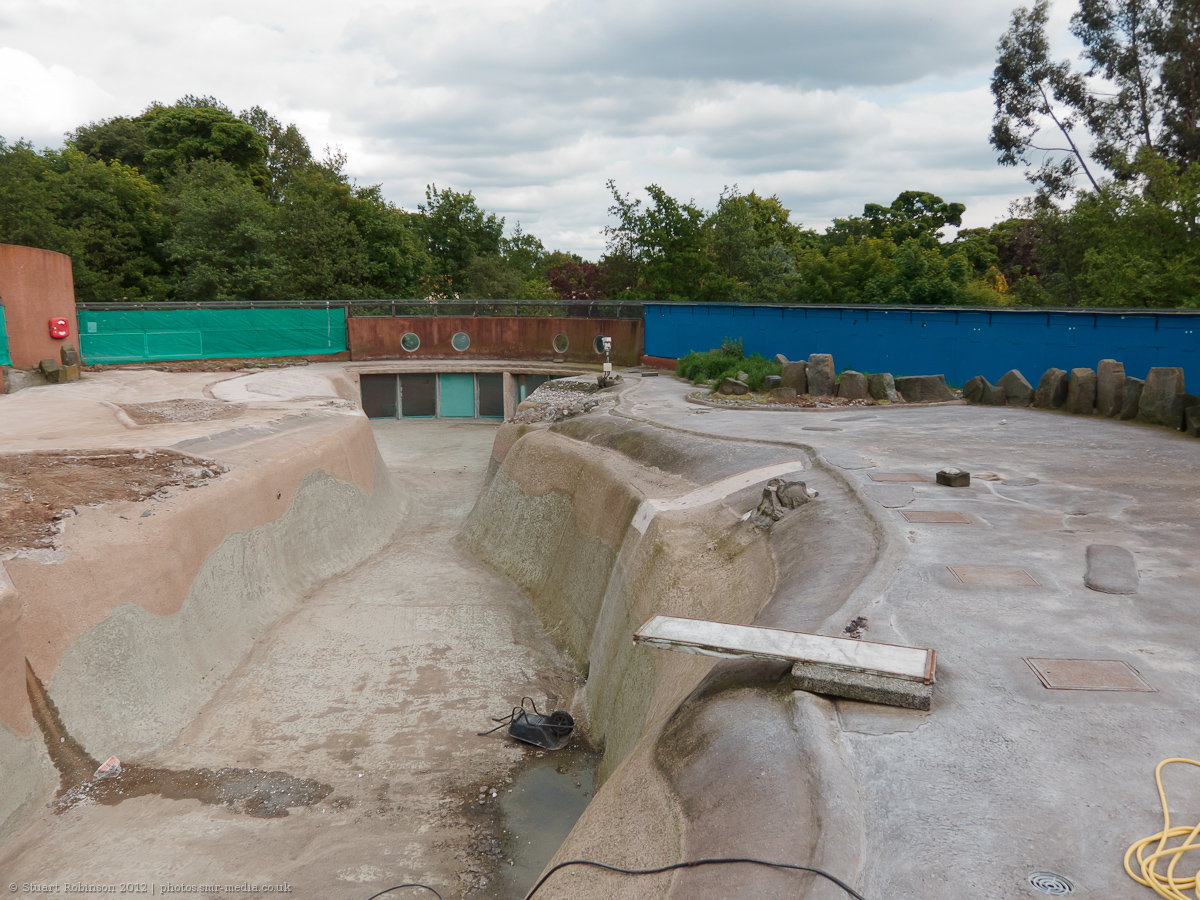 Empty Penguin Pool - 14/06/2012