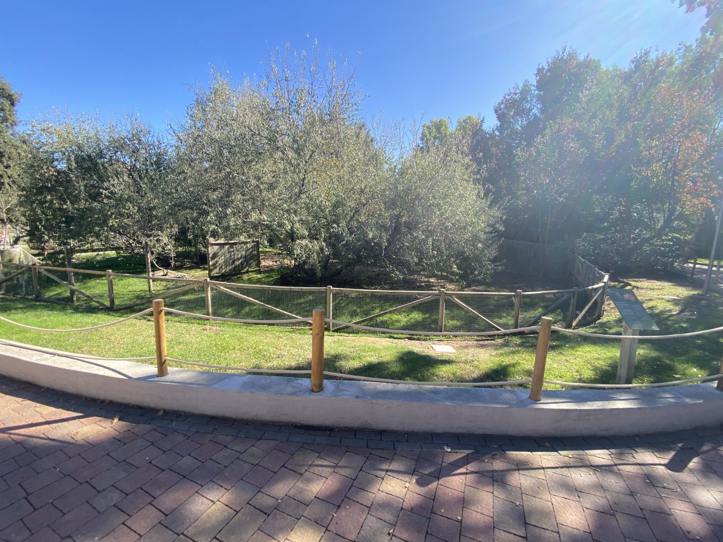 Emu enclosure
