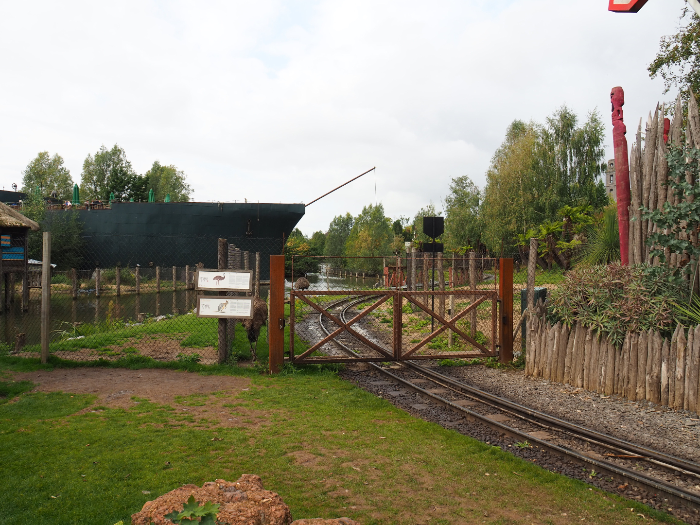 Emu - Swamp wallaby exhibit with train tracks, 2019-10-04