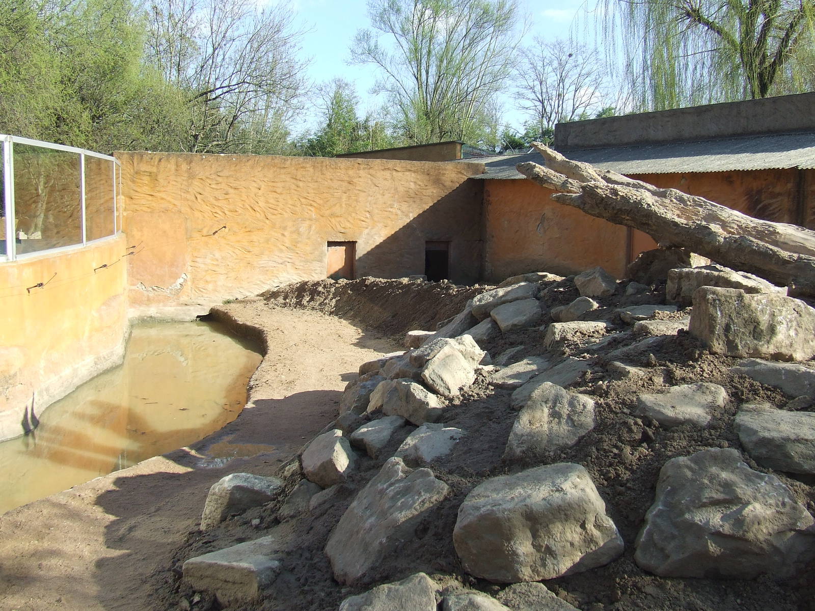 Enclose of Helarctos malayanus