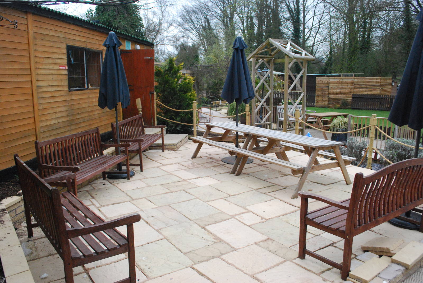 ENCLOSURE ALL ROUND BUILDINGS 18