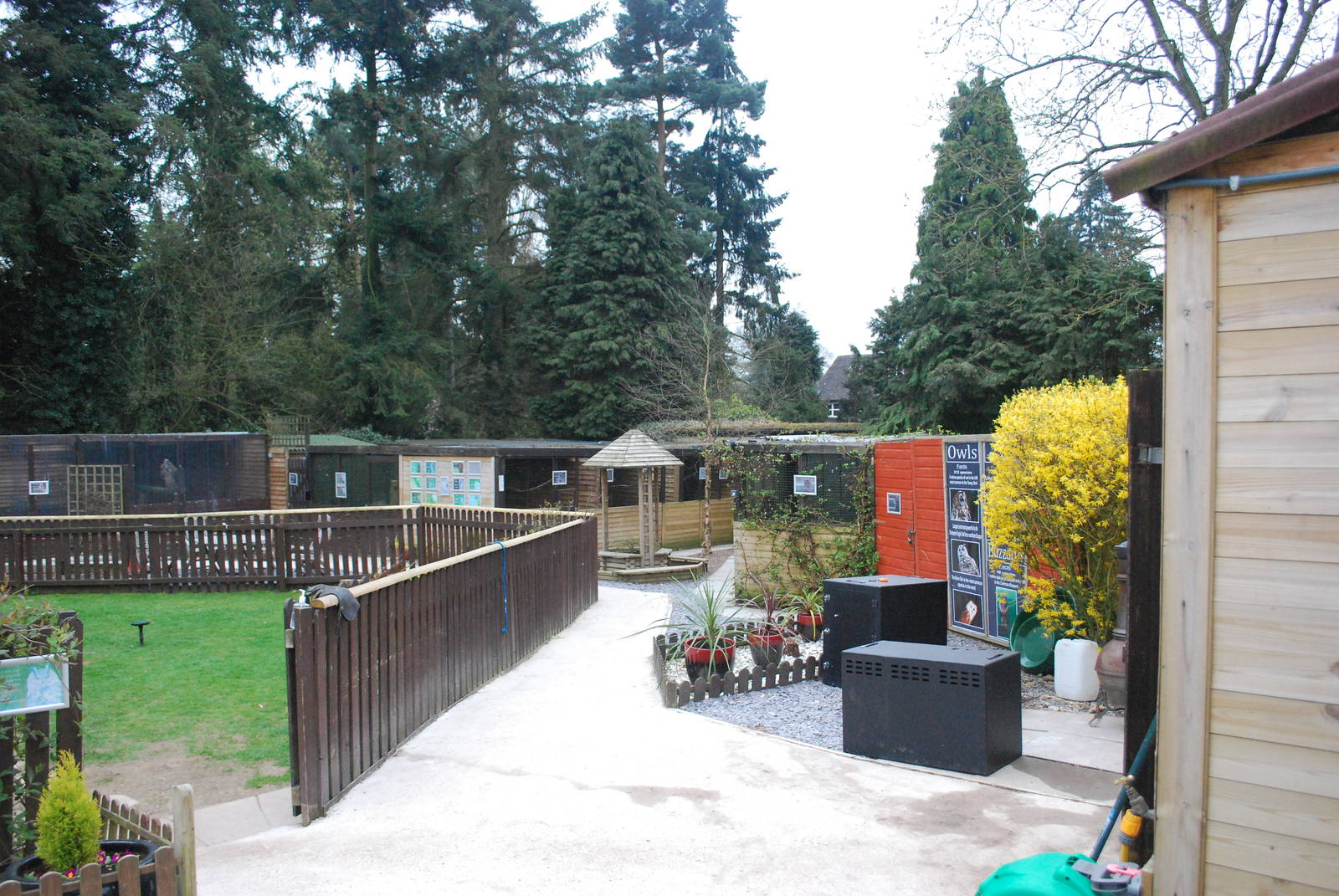 ENCLOSURE ALL ROUND BUILDINGS 19