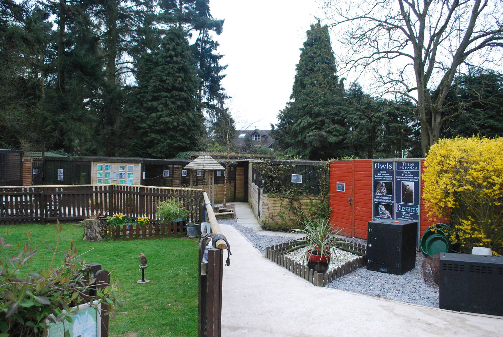 ENCLOSURE ALL ROUND BUILDINGS 20