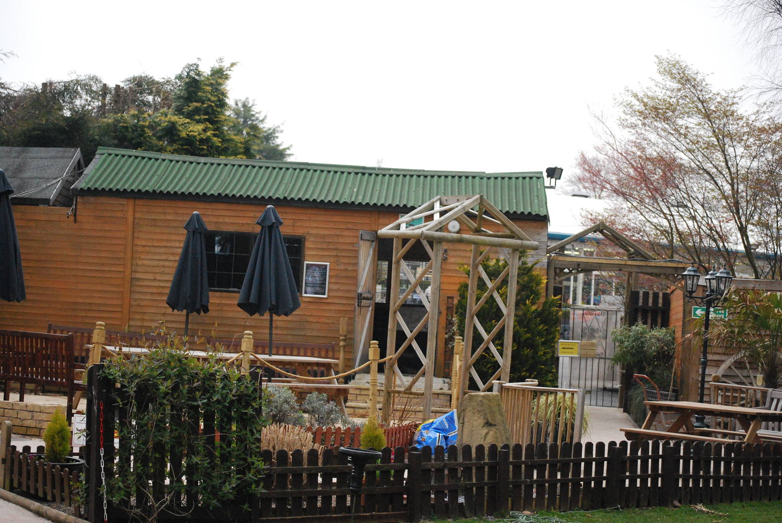 ENCLOSURE ALL ROUND BUILDINGS 24