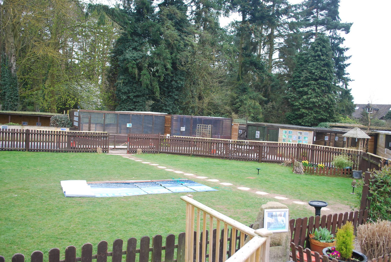 ENCLOSURE ALL ROUND BUILDINGS 3