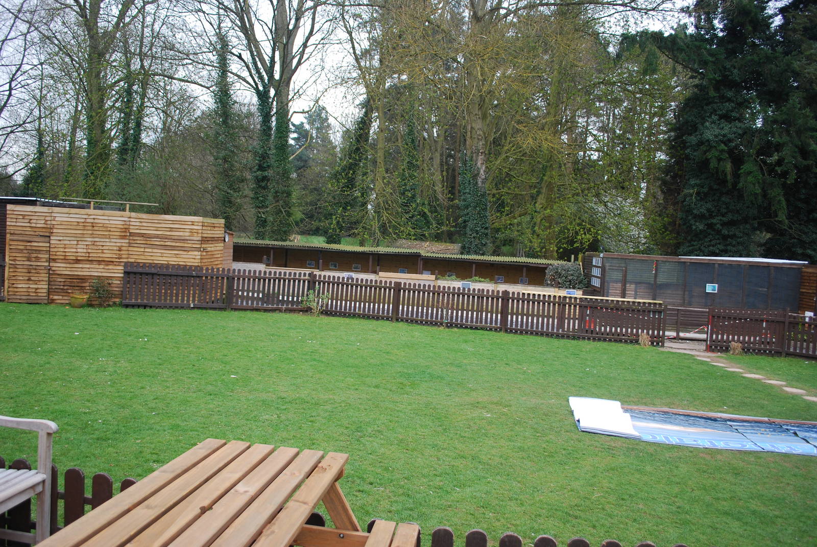 ENCLOSURE ALL ROUND BUILDINGS 4