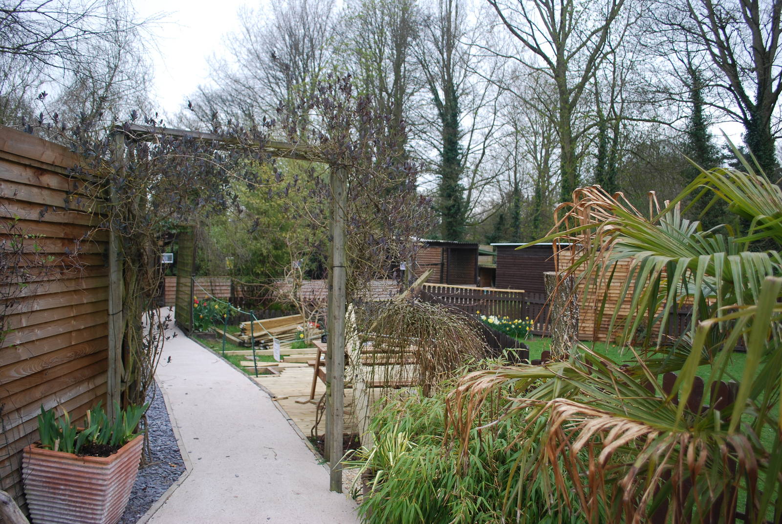 ENCLOSURE ALL ROUND BUILDINGS 6