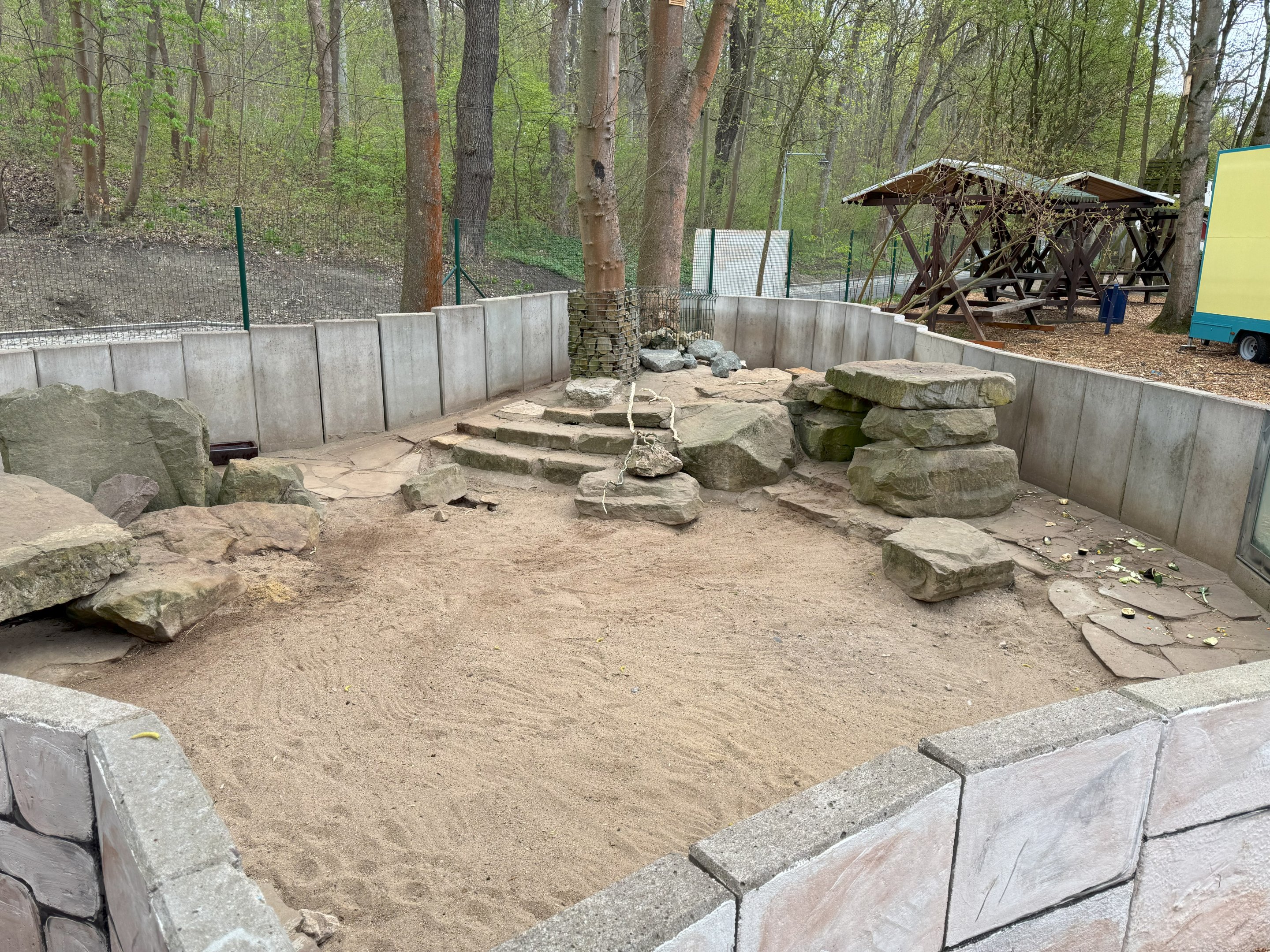 Enclosure for Indian crested porcupine (Hystrix indica)