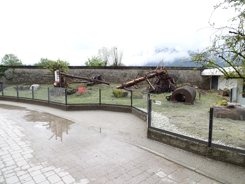 Enclosure for prairie dogs