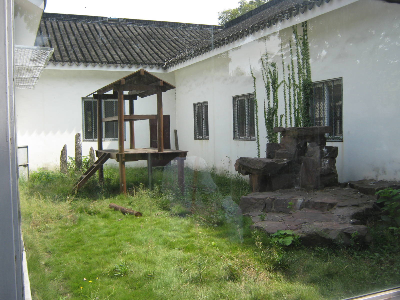 enclosure for red panda (Ailurus fulgens)
